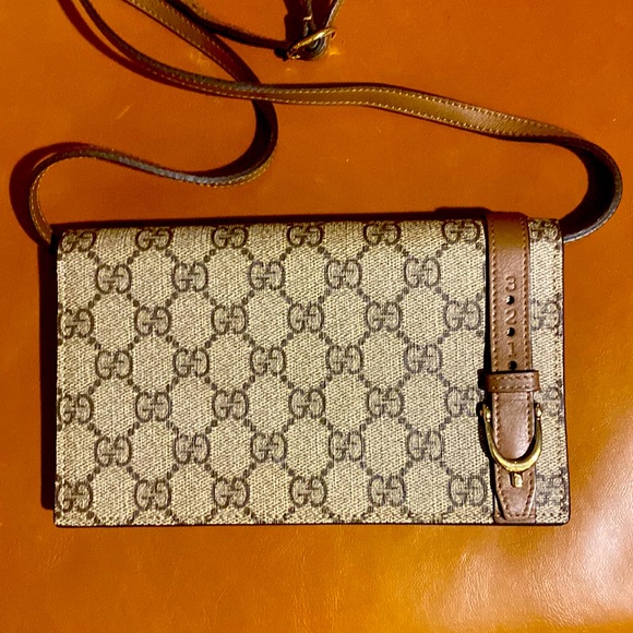 Gucci Clutch - Picture 1 of 9